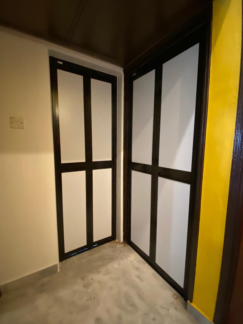 Fong Lee Bi-Fold Door